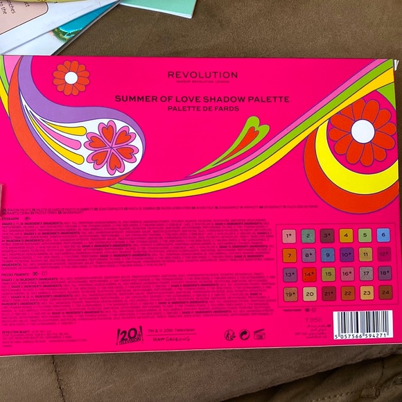 The Simpsons Summer of love shadow palette with 24 colors. Unused - Picture 2 of 2